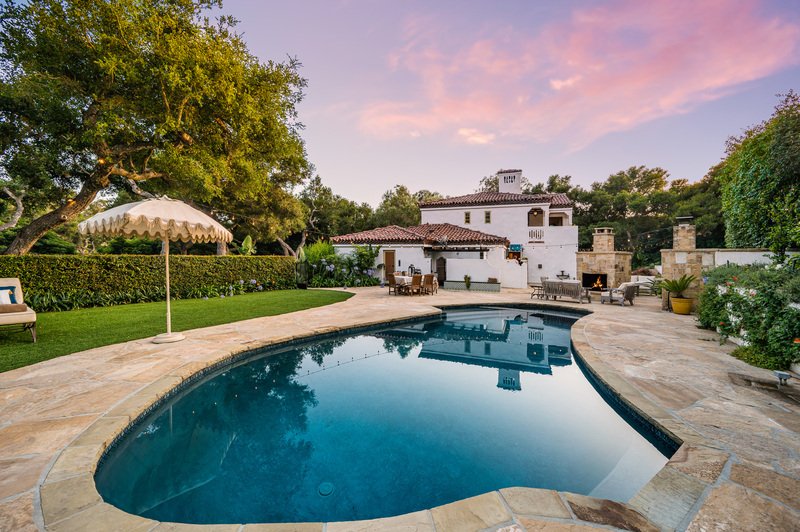 Imagen de casa al atardecer con piscina en Puebla